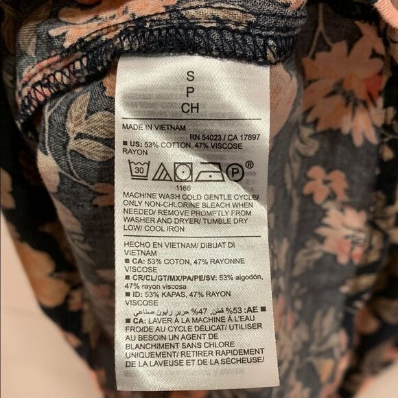 Old Navt Floral Black and Pink Women's ruffle feminine blouse spring small - Picture 7 of 7